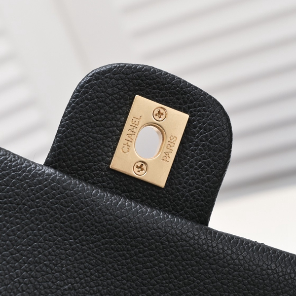 シャネルバッグ角部分ディテール